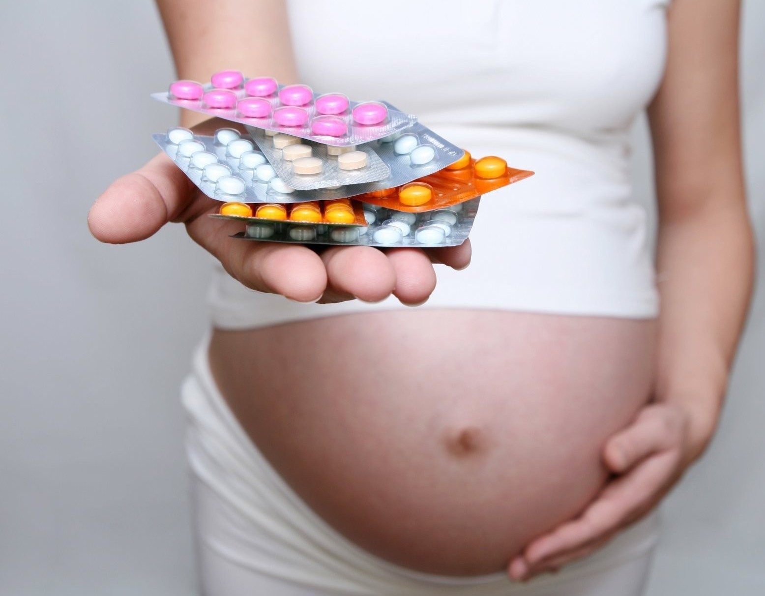 Чем больше недель женщины принимают болеутоляющие средства во время беременности, тем быстрее их дочери входят в пубертатный период. 