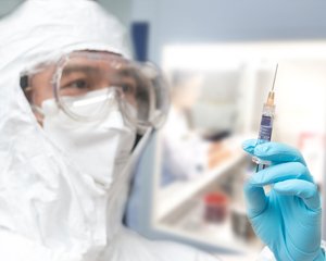 Вакцины от COVID-19 США обеспечит получение их Украине в кратчайшие сроки